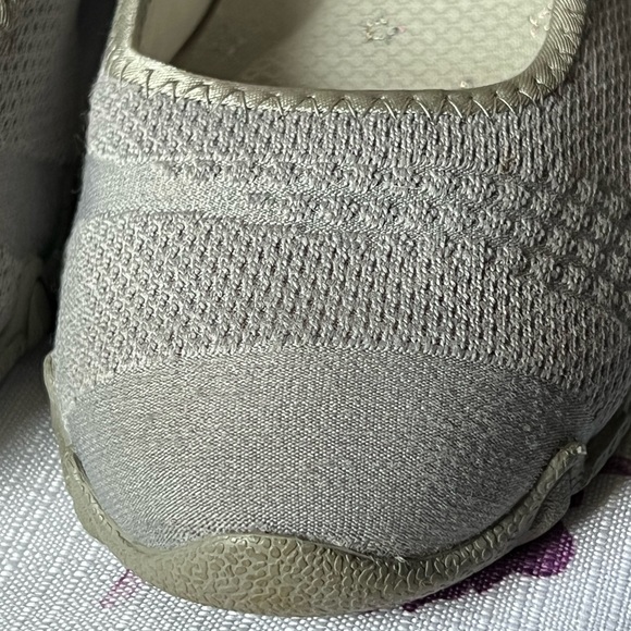 Sketchers Size 7 - Picture 4 of 12